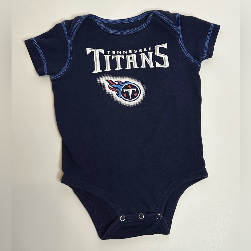 🏈Tennessee Titans Youth NFL Team Apparel Onesie. Size 12M. EUC.